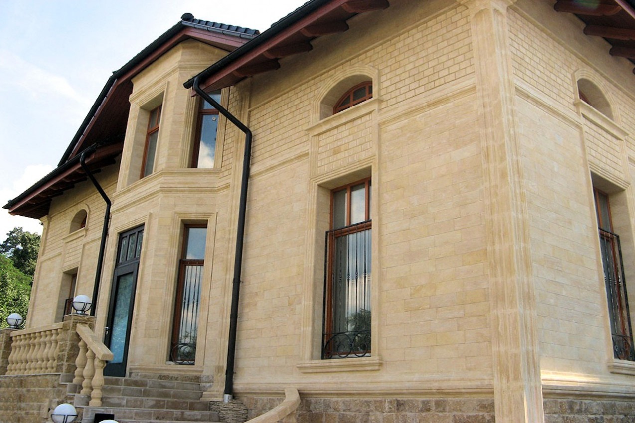 Облицовка фасада дома в Кропоткине - дагестанский камень 